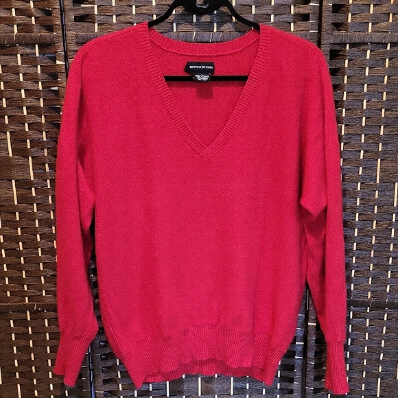 Sutton Studio Cashmete Vibrant Red V-Neck Sweater - Picture 1 of 7